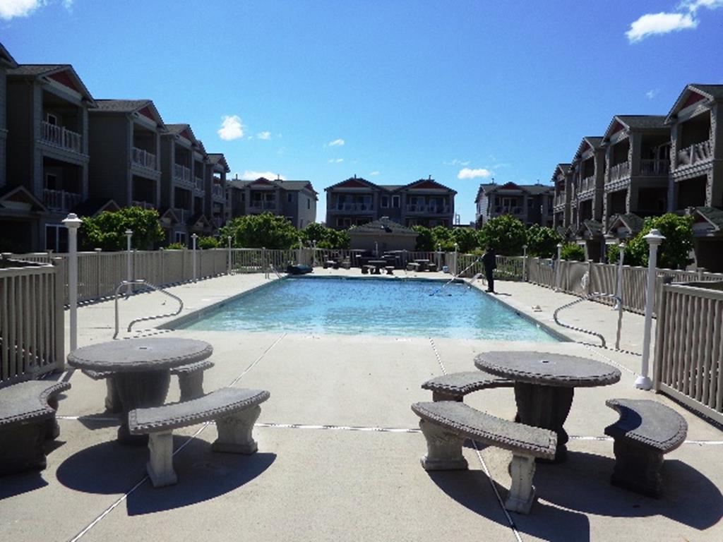144 WEST OAK AVENUE WILDWOOD SQUARE TOWNHOMES WILDWOOD SUMMER VACATION RENTALS with POOLS at